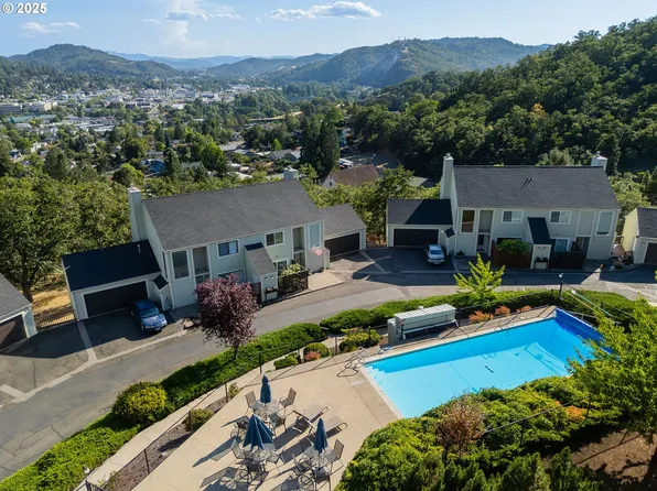 9 NE Spyglass Loop, Roseburg, OR 97470