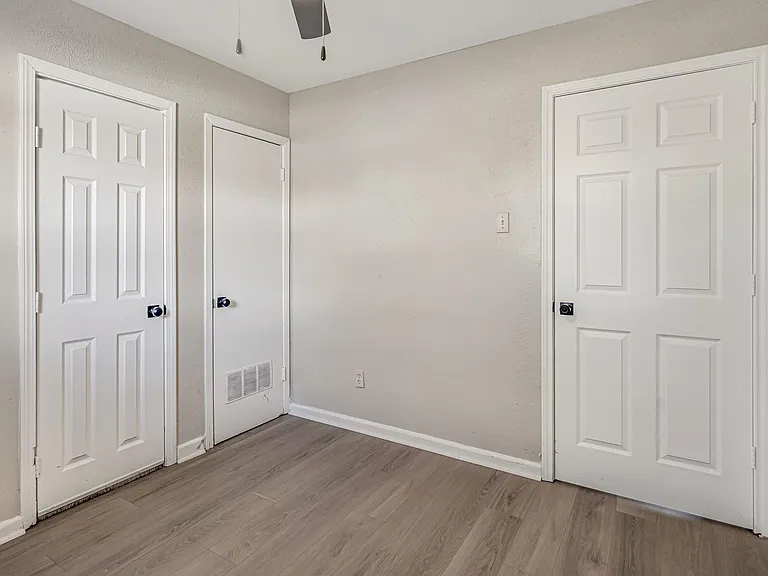 4720 Carmen St #A — Photo 10