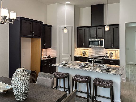 Oakland - 140 Mosaic Blvd - MO Kitchen