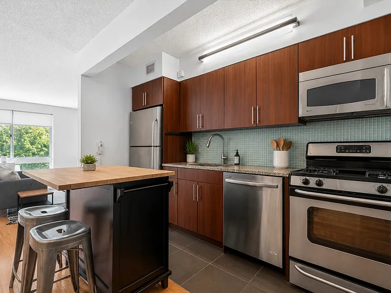 555 W 23rd St #S4K — Photo 6