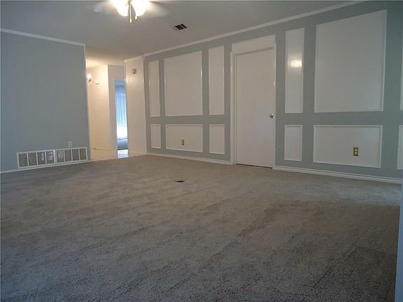 3rd image of 3422 Country Club Pl