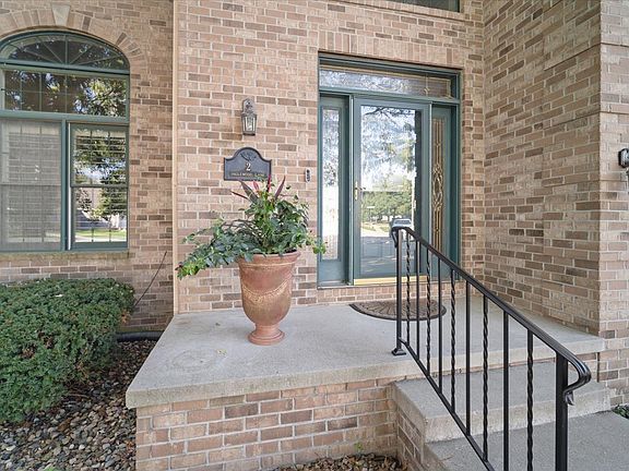 2nd image of 2 Inglewood Ln