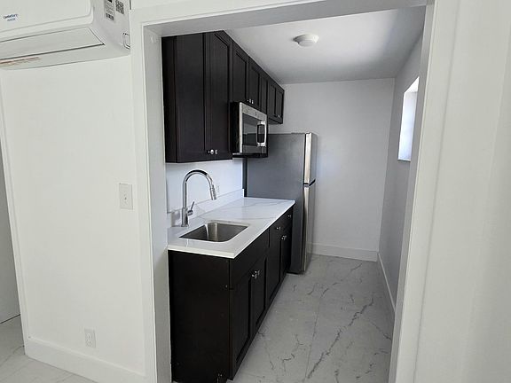 5th image of 2849 NE 13th Ave