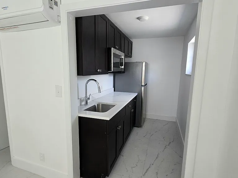 2849 NE 13th Ave — Photo 5