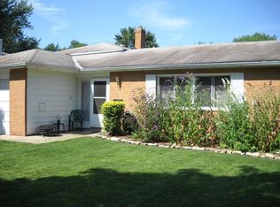 5870 Forest Ridge Dr, North Olmsted, OH 44070