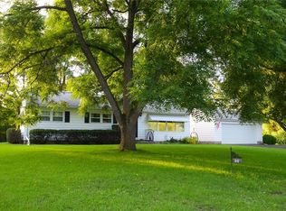 88 Greenbrier Ln, Rochester, NY 14623