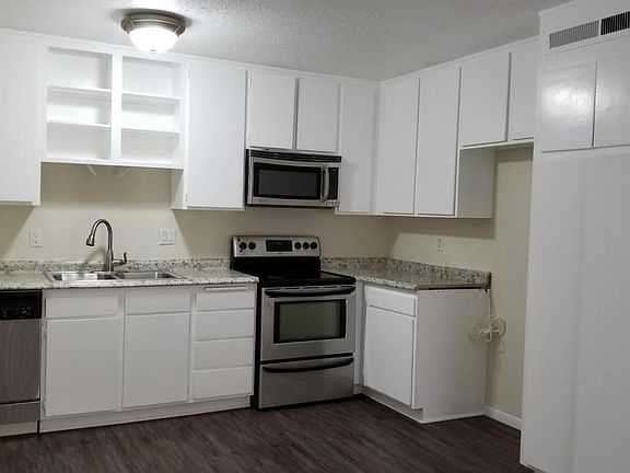 2nd image of 1691 Avenue De Las Flores