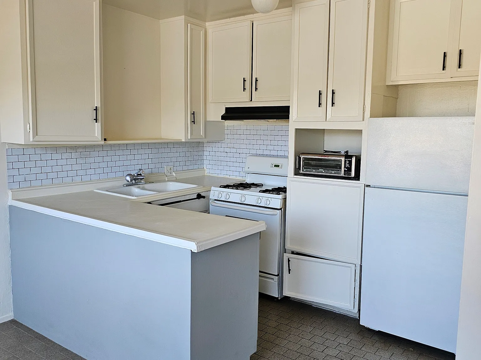 2 bed, 600 sqft, $2,050 — Photo 4