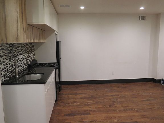3rd image of 197 Hart St #Garden2