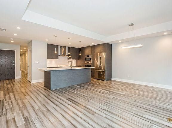5th image of 1018 N Larrabee St #5