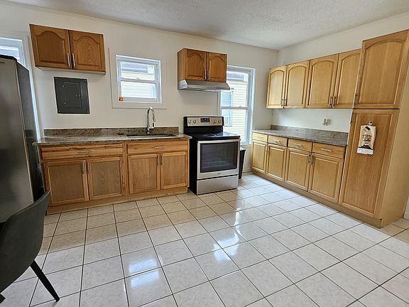 4th image of 9 Trenton St Floor 2