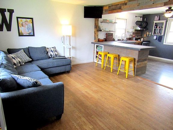 Bright and Open Living Rm