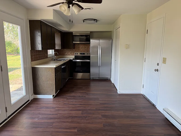 100 Willow Way — Photo 3