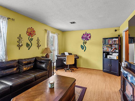 4th image of 3048 Medford Ln