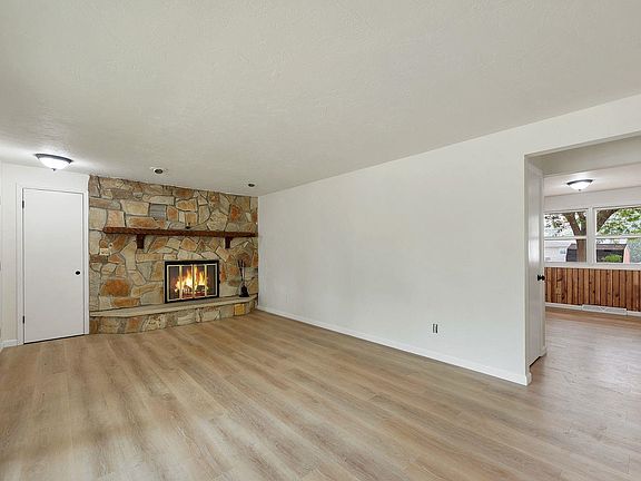 3rd image of 2320 Manitowoc Rd