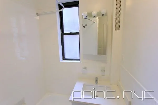 Rented by Point NYC | media 9