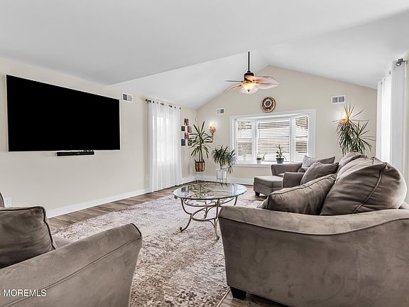 4th image of 117 Lilac Drive