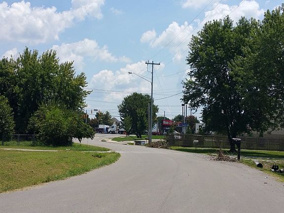 4th image of 176 Caroline Dr