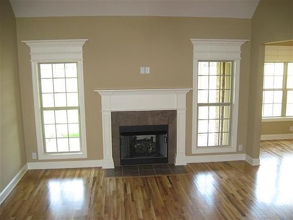 4th image of 2943 Frank Robinson Dr
