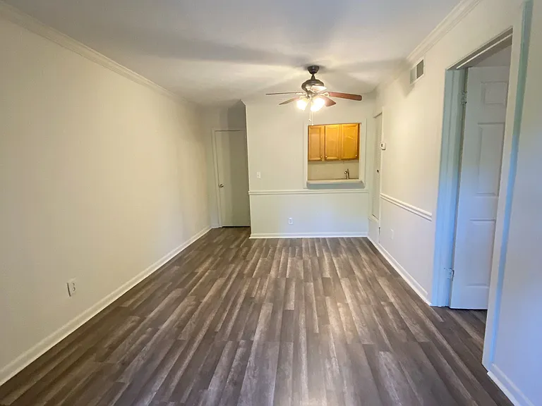 2805 NE Expy NE #C14 — Photo 2
