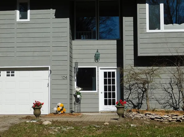 104 Meadow Wood Dr, Harbor Springs, MI 49740