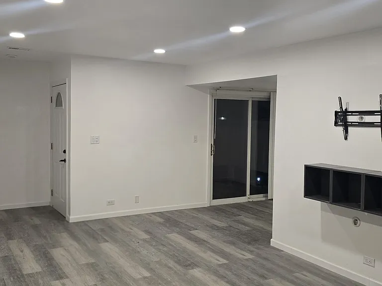 325 Bayview Point — Photo 4