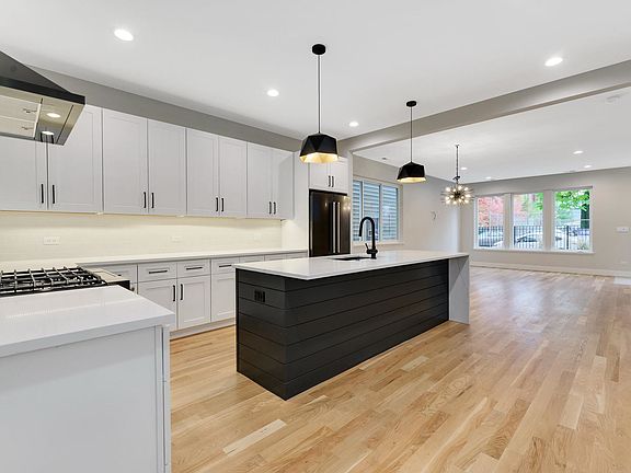 4th image of 3616 W Dickens Ave