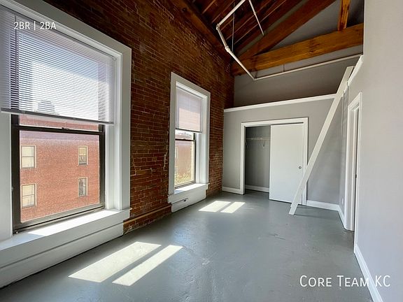 3rd image of 500 Delaware St #306