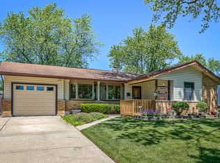 458 Bianco Dr, Elk Grove Village, IL 60007