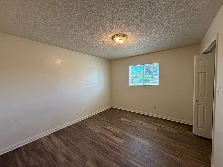 1011 Oleander Ave — Photo 6