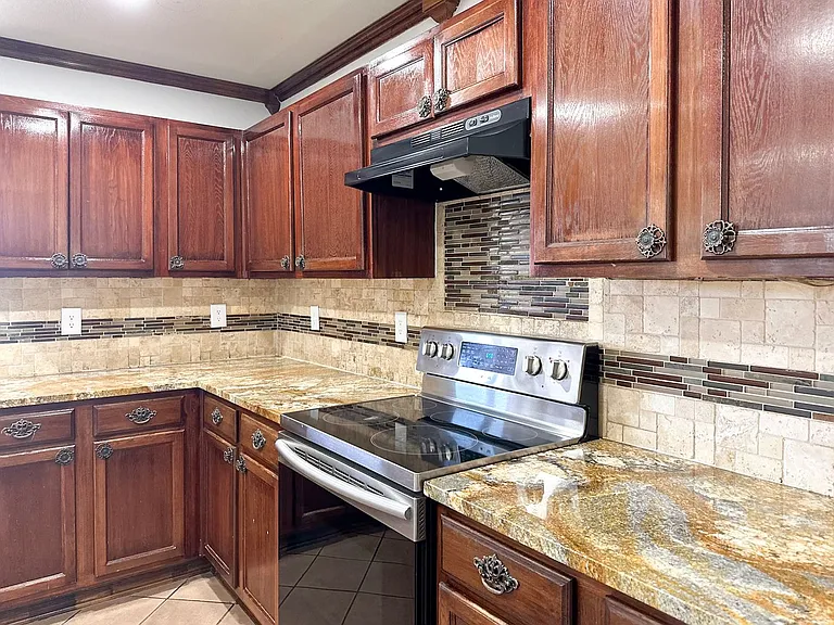 5049 Mosaic Dr — Photo 8