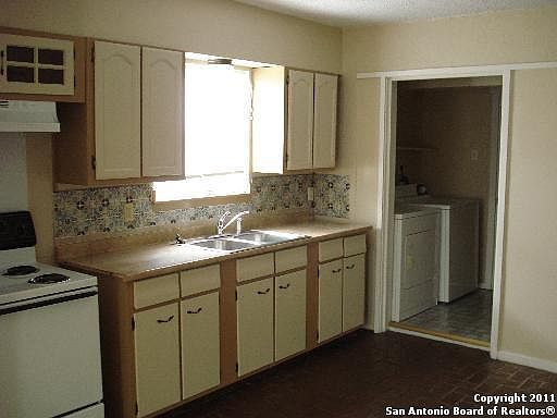 1st image of 5015 Hemphill Dr