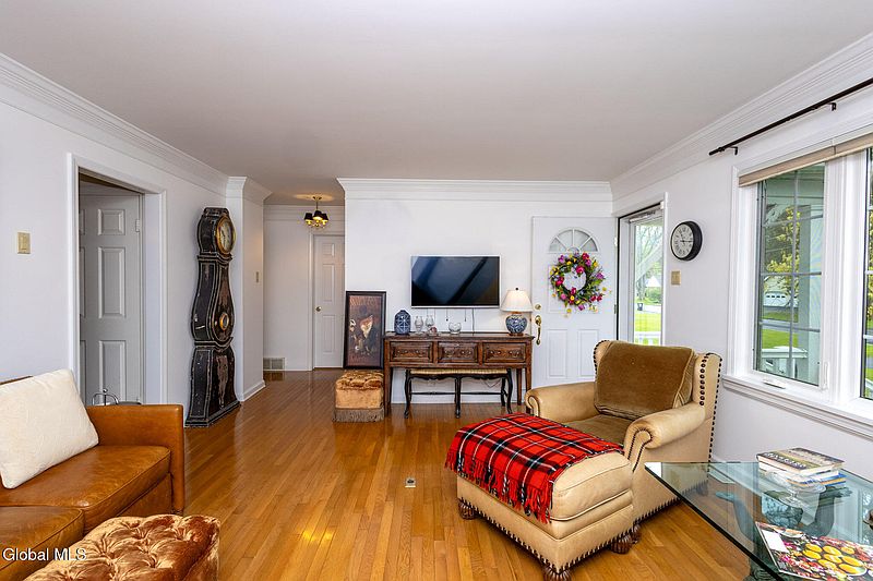 5th image of 65 Pashley Road