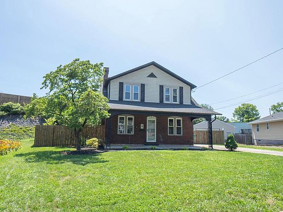 2nd image of 9 Oakwood Cir
