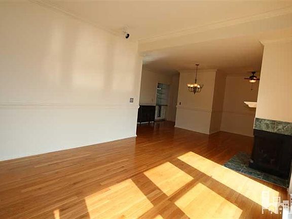 3rd image of 627 S Lumina Avenue #3