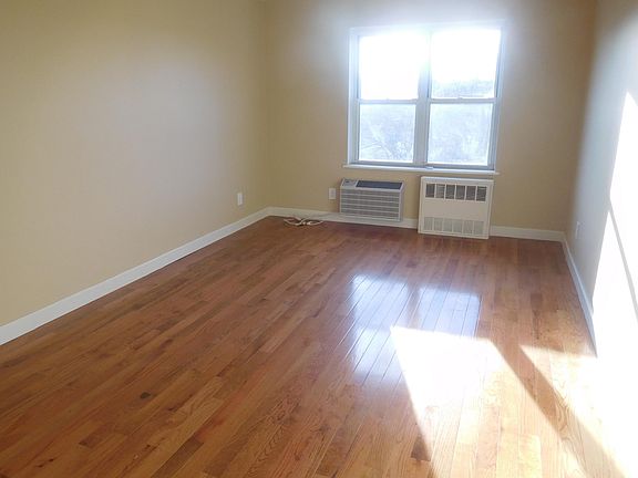 5th image of 16-70 Bell Blvd #3FL