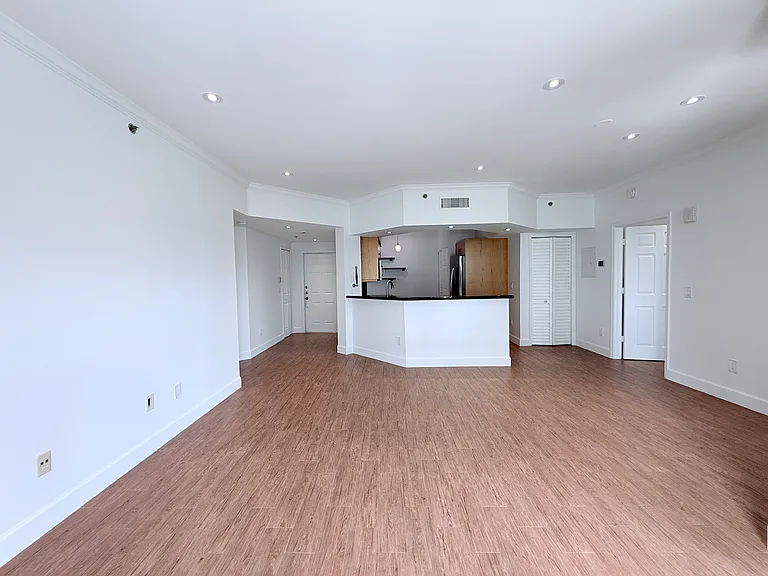 3245 NE 184th St #13405 — Photo 8