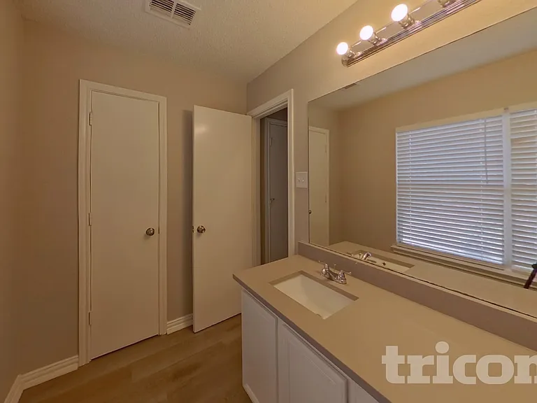 541 Gibson St — Photo 7