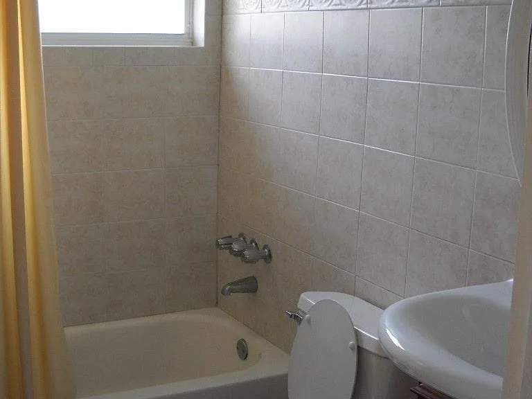 11610 N Bayshore Dr #3E — Photo 9