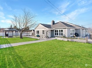 702 37th St, Anacortes, WA 98221