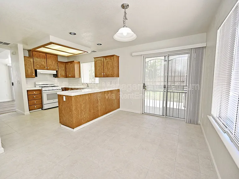 2233 E Christopher Dr — Photo 21