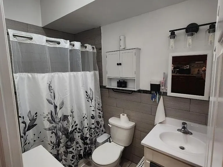 245 W Grand St — Photo 17