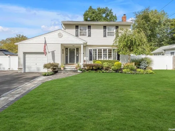 19 Munson Court, Melville, NY 11747