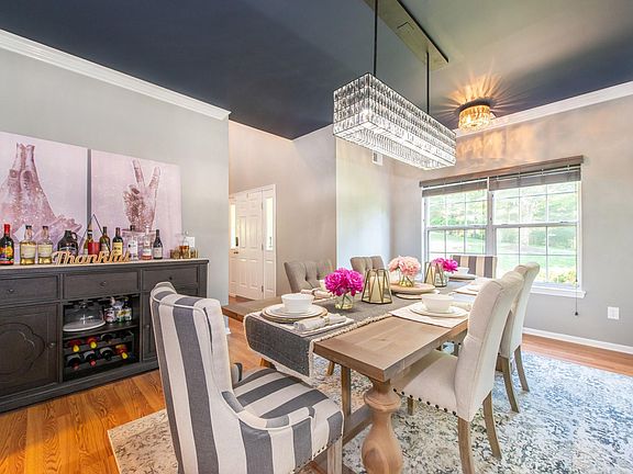 5th image of 4 Oak Knoll Ln #4