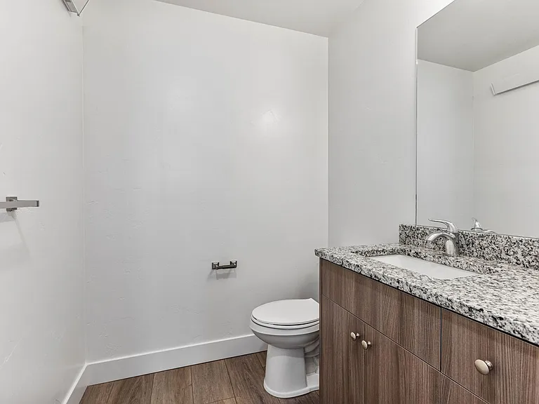 3 Bedroom 1.5 Bathroom — Photo 28