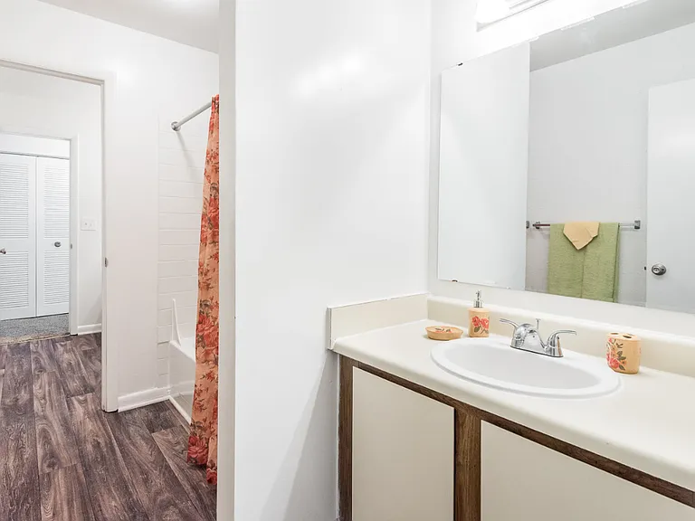 Stonewood Apartments — Photo 9
