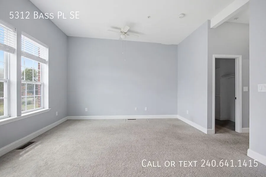 Amazing 5 BR/3 BR Townhome in Marshall Heights! — Photo 2