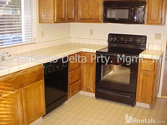 5th image of 55 Sage River Cir
