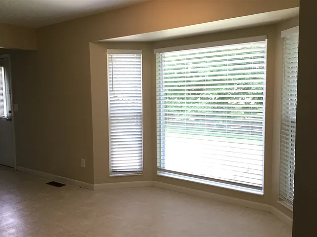 947 Evergreen Park Ln — Photo 3