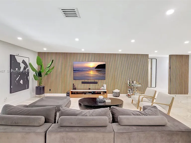 7711 Miami View Dr — Photo 8